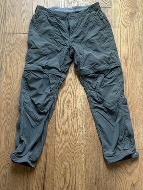 LL Bean Men's zip off pants, Size Large, Dark Olive Green, Like New